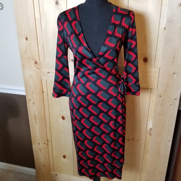 Diane Von Furstenberg Vintage Silk Knee Length Wrap V-Neck Wrap Dress
